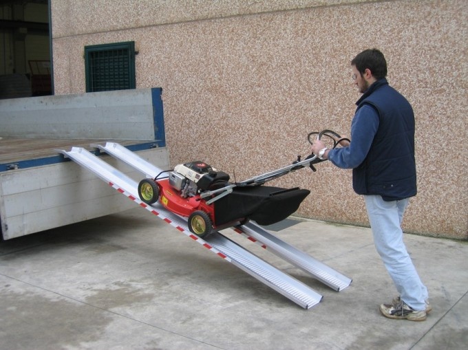 M050/25 Hliníkové nájazdy na traktorík 2,5m / 986kg