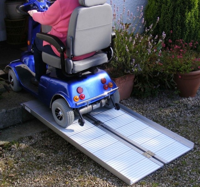 STR001-7 Prenosná skladacia rampa pre invalidné vozíky 2,13 / 250kg